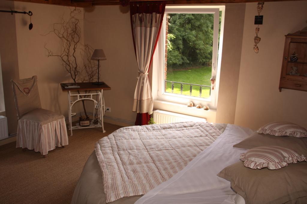 Les Chambres De Ribeaufontaine Dorengt Room photo